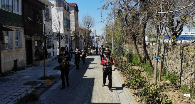 Kadıköy sokaklarında bandolu moral konseri