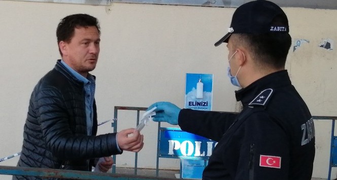 Pazara alanına gelenlerin ateşleri ölçüldü, maskeli girmesi sağlandı