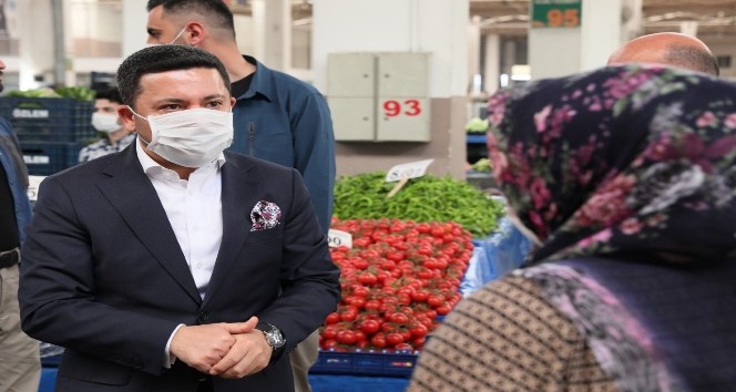 Belediye Başkanı Arı, kapalı pazaryerinde incelemelerde bulundu