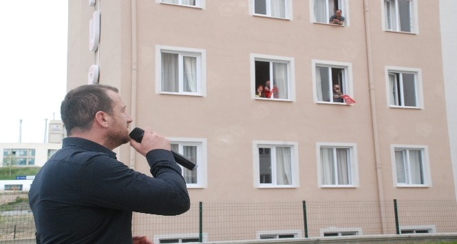 Karantinadaki vatandaşlara mini konser