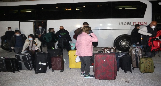 333 Türk vatandaşı İngiltere’den Türkiye’ye getirildi