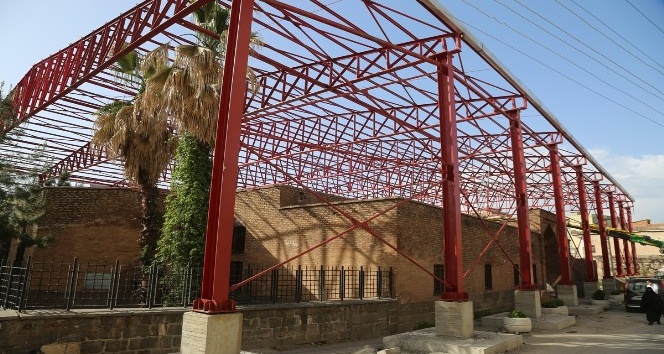 Tarihi Kırmızı Medresede restorasyon çalışması