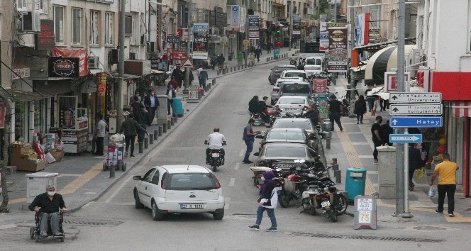 Kilisliler korona virüs önlemlerine aldırış etmiyor