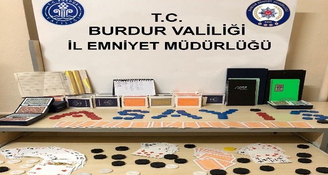 Burdur’da kumar oynayan 14 kişiye 44 bin 100 TL para cezası