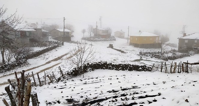 Tokat’ın Başçiftlik ilçesi beyaza büründü