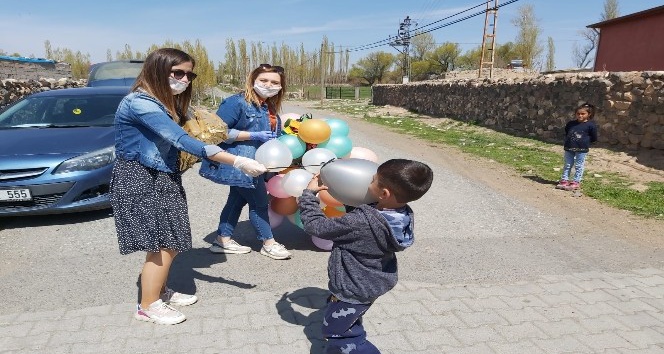 Tuzluca’da köy çocuklarına hediye dağıtıldı