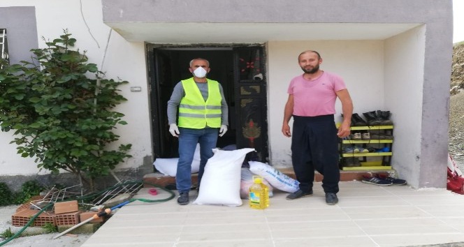 Belediye başkanı kendi hesabından bin 500 aileye gıda yardımında bulundu