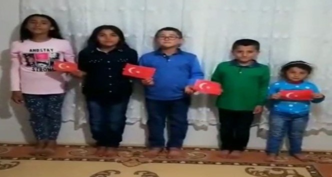 Mazıdağı’nda çocuklar 23 Nisanı evlerinde kutladı