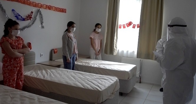 Çocuklar bayramlarını karantinada kutladı
