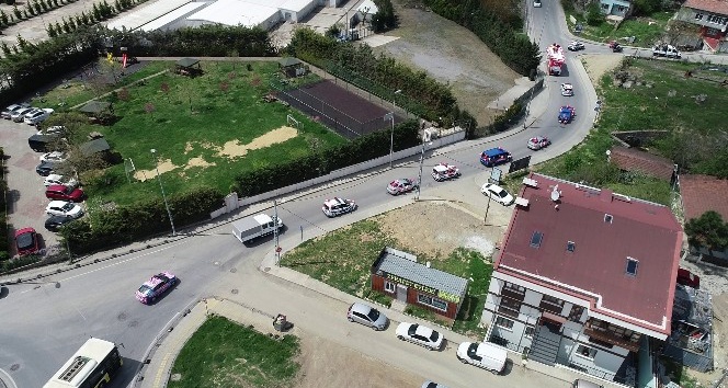 Çekmeköy’de polis, zabıta ve jandarma araçlarıyla yapılan 23 Nisan konvoyu havadan görüntülendi