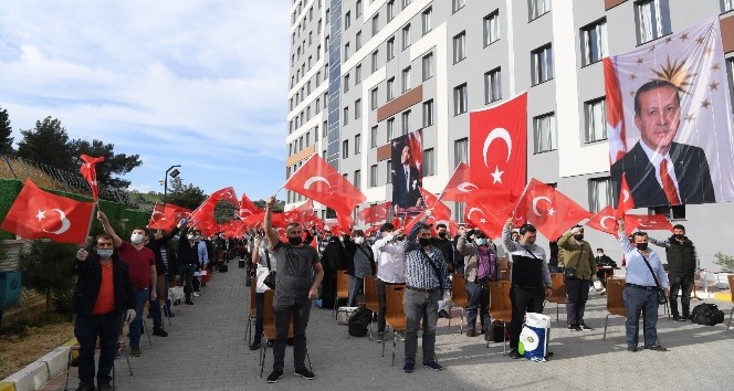 Suudi Arabistan’dan gelen 189 kişiye Türk bayraklı karşılama