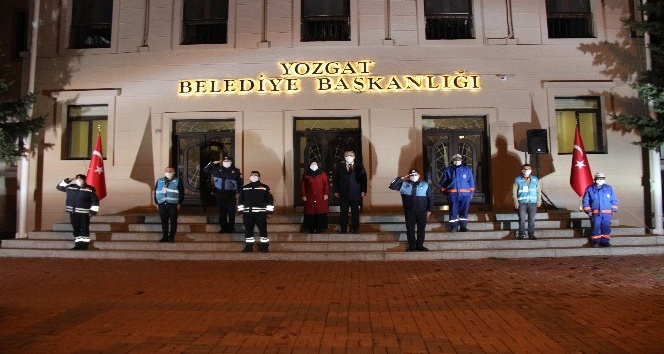 Yozgat Belediye Başkanı Köse ve belediye çalışanları İstiklal Marşı’nı okudu