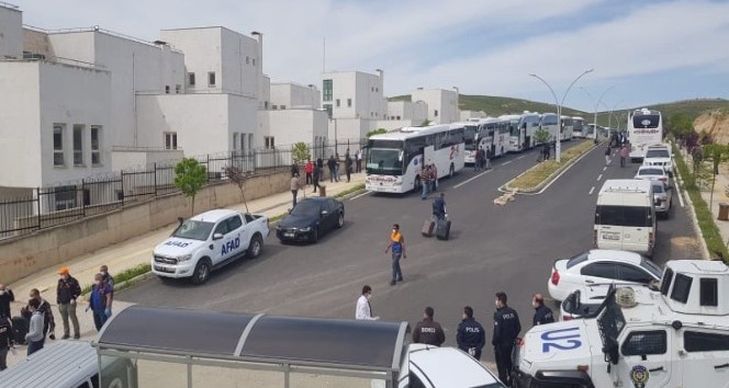Mardin’de karantina süreleri dolan vatandaşlar memleketlerine uğurlandı