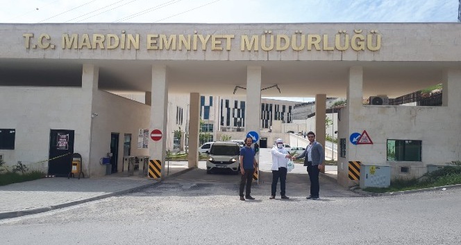 Aselcioğlu Sabunculuk polislere hijyen paketi hediye etti