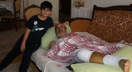 Ayağını kırdı ama vazgeçmiyor