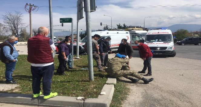 Bolu’da, askeri ambulans otomobille çarpıştı: 5 yaralı