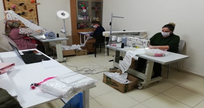 ADEM’de üretilen 2 bin maske vatandaşlara ücretsiz dağıtılıyor