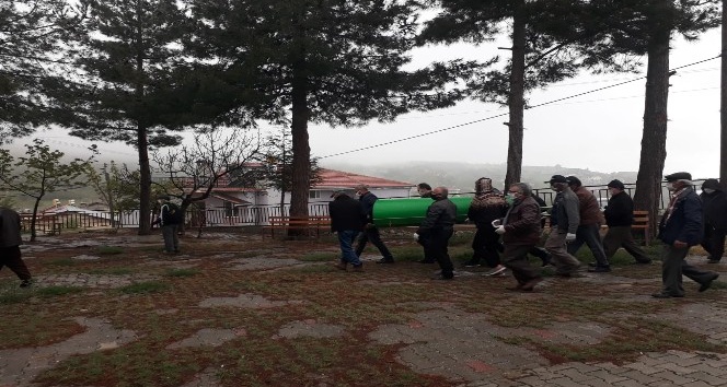 Karaman’da yangında ölen yaşlı kadın defnedildi