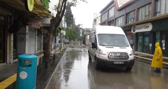 Kilis’liler yağmur ve oruç nedeniyle evde kalıyor