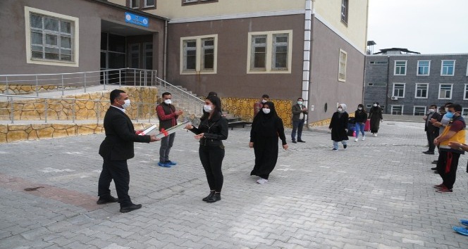 Şırnak’ta izolasyon sürecini tamamlayan 11 sağlıkçı göreve başladı