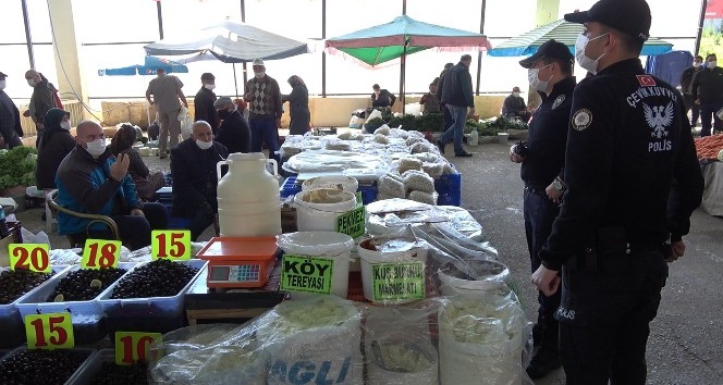 Pazarda polis ile maske polemiği: "Bak ben de jandarmayım"