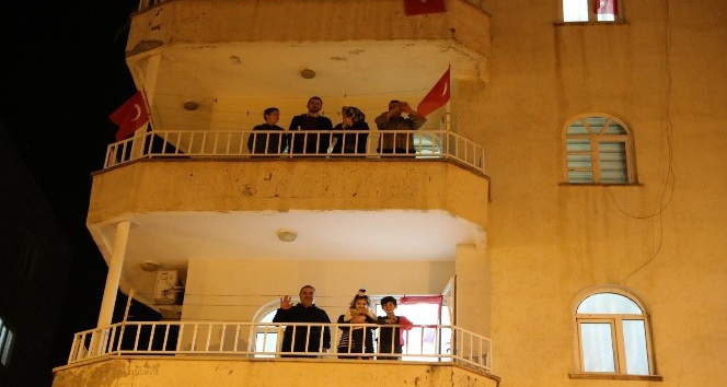 Büyükşehir Belediyesinden evde kalan vatandaşa 3 dilde ilahi dinletisi
