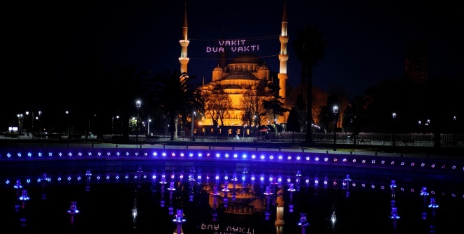 Ramazan akşamlarını boş geçiren tarihi camiler fotoğraf karelerine yansıdı