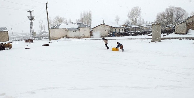 Van'da Nisan ayında kar sürprizi