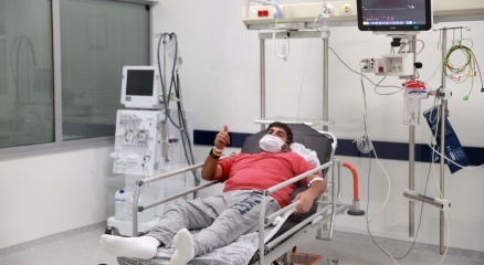 İsveçteki Türk vatandaşı ambulans uçakla Türkiyeye getirildi