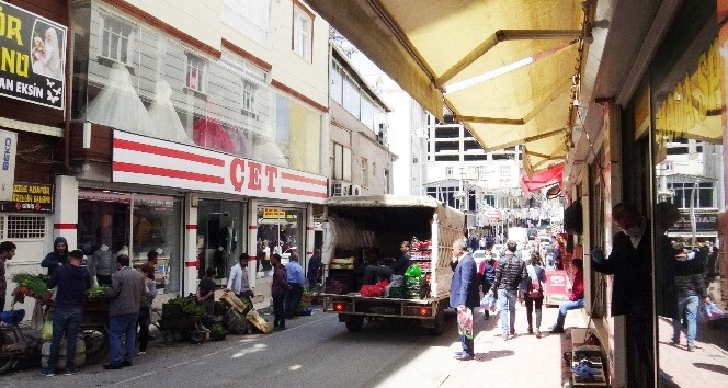 Silvan’da kısıtlama kalktı, vatandaşlar alış verişe çıktı