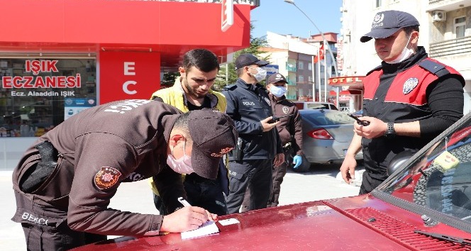 Karaman’da sokağa çıkma kısıtlamasına uymayan iki gence tutanak tutuldu