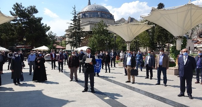 Sosyal mesafeli basın açıklaması
