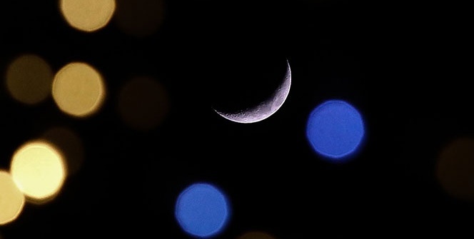 Gökyüzünde hilal şöleni