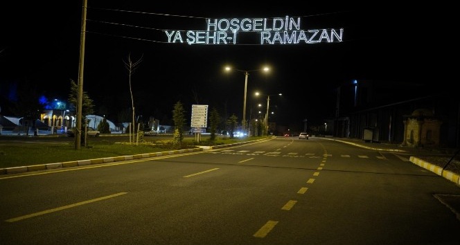 Nevşehir caddeleri 11 ayın Sultanı Ramazan’da mahyalarla donatıldı