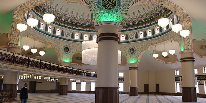 Türkiye'nin tamamlanan ilk ay yıldızlı camisi, Covid-19 engeline takılınca ibadete açılamadı