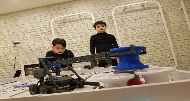 Eyüpsultan’ın çocukları VEX World Robotics’te dünya 3.’sü oldu