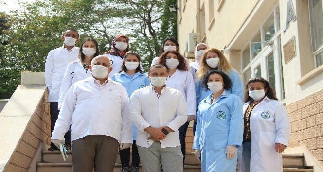 İzmir’de okullar, fabrika gibi çalışıp siperlik ve maske üretiyor