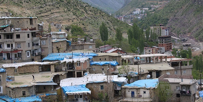 Basamakları andıran taş evler zamana meydan okuyor