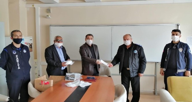 Kilis’te maske dağıtımı sürüyor