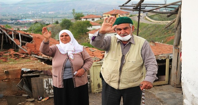 Cumhurbaşkanı Erdoğan ile görüşen yaşlı çift: "Dünyaya diz çöktürdü"
