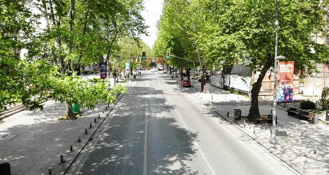 Bağdat Caddesi kısıtlamanın 2’inci gününde boş kaldı