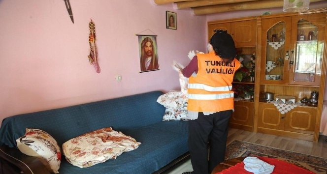Tunceli’de &quot;Vefalı” ekipler, yaşlıların evlerini temizliyor