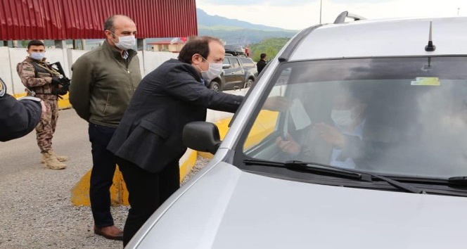 Vali Pehlivan, Trafik Haftasında kontrol noktalarını ziyaret etti
