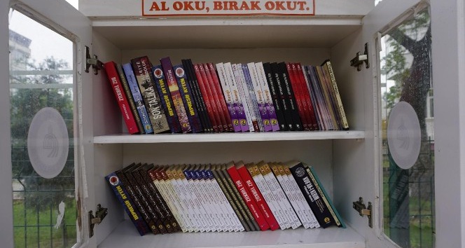 Edirne’de duraklara ücretsiz kitap bırakıldı