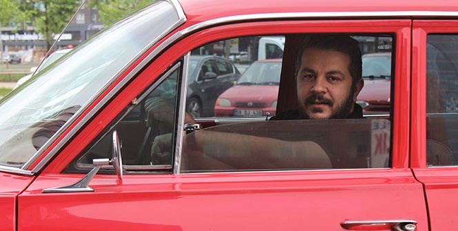 Dedesinin otomobilini 45 yıl sonra bulup satın aldı