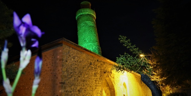 4 bin yıllık tarihi Harput, geceleri ayrı bir güzelliğe büründü