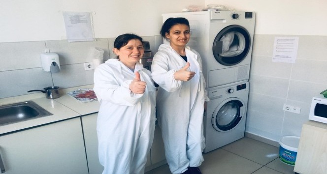 Uşak Üniversitesinden sağlık personeline çamaşır makinesi hediyesi ile destek