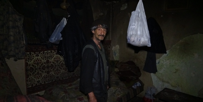 Öyle bir yerde kalıyor ki görenlerin içi acıyor