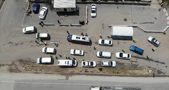 43 ilin geçiş noktasında araçlar tek tek durduruldu