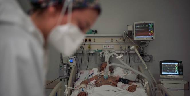 Koronavirüs yoğun bakımında duygulandıran anlar